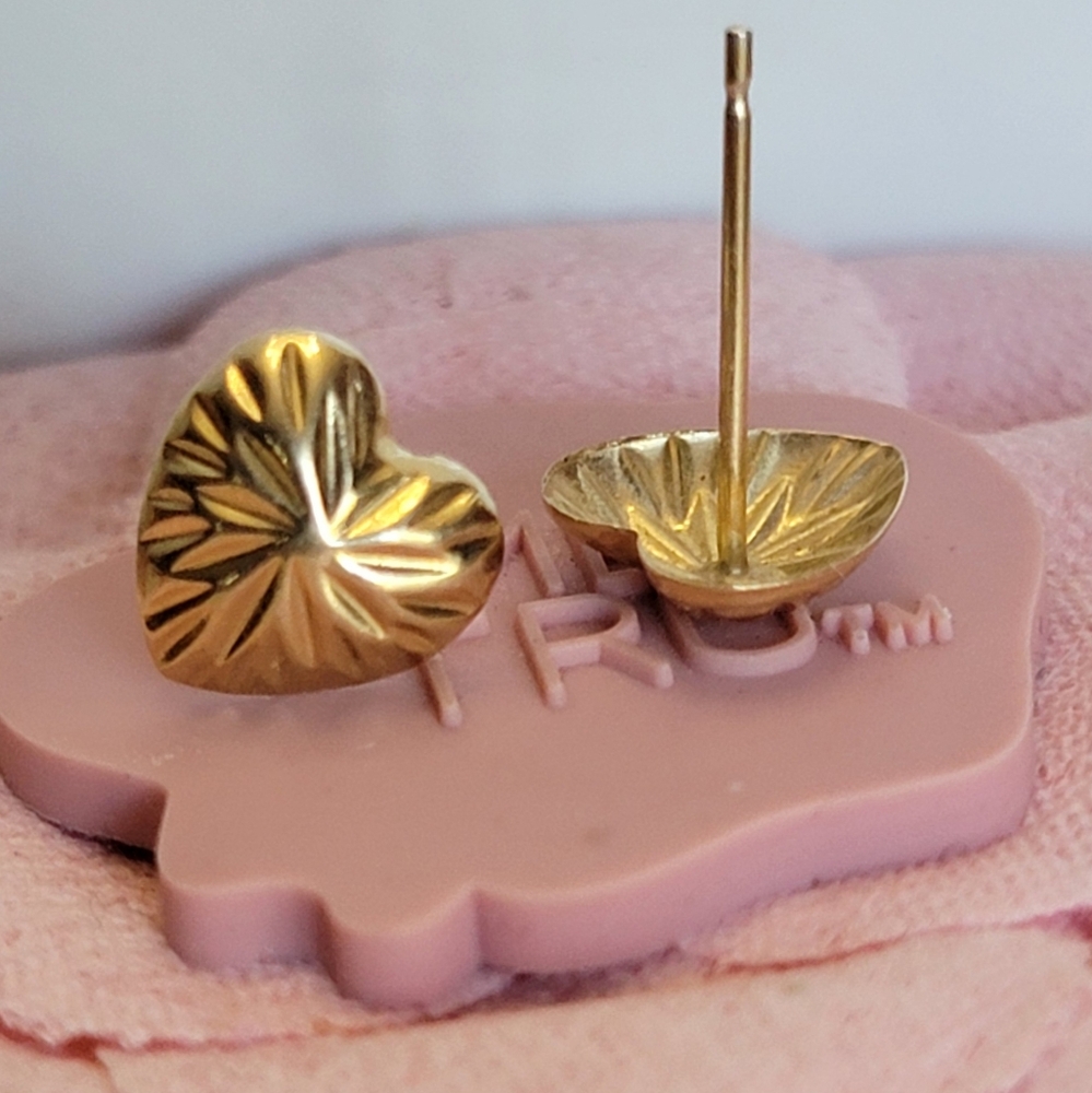 14k Solid Yellow Gold Heart Shape Stud Earrings - image 7